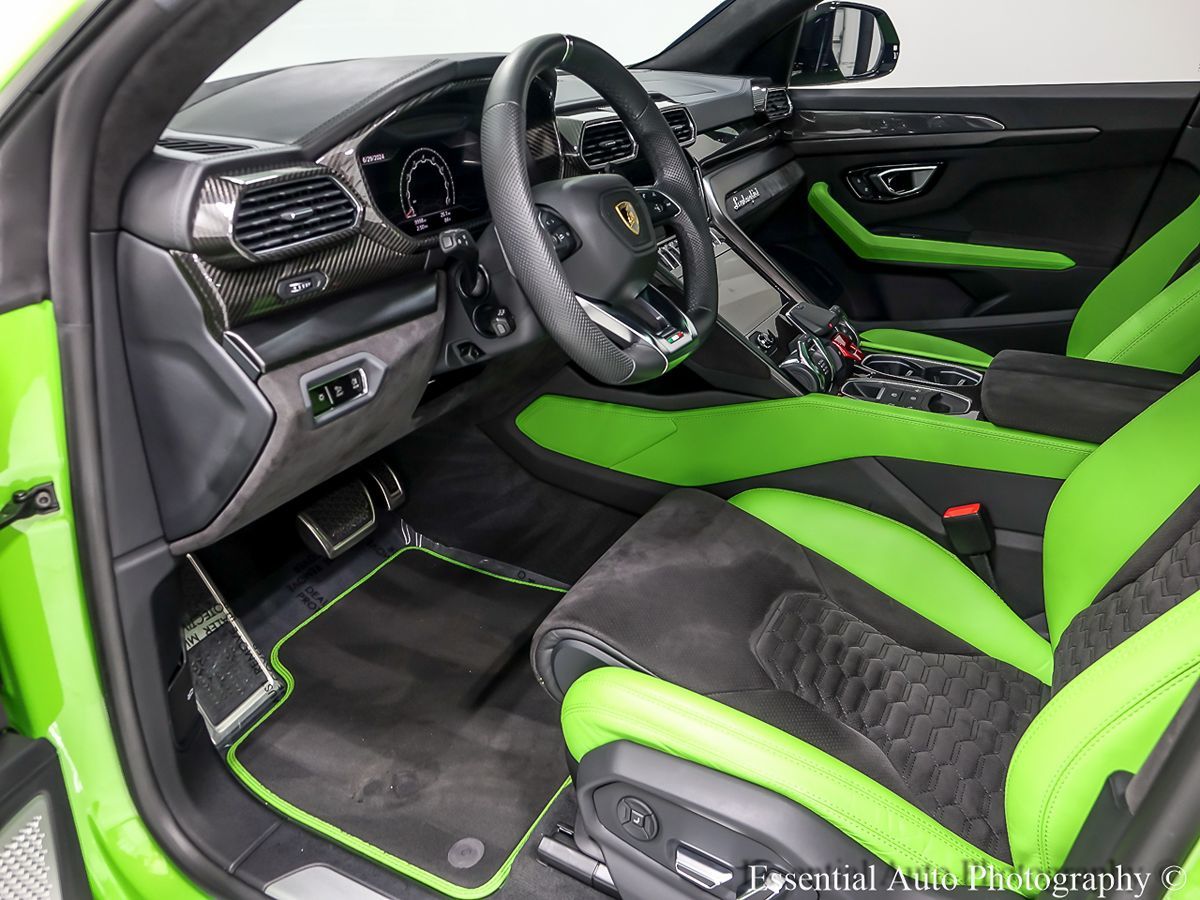 Sold 2022 Lamborghini Urus Pearl Capsule in Crestwood